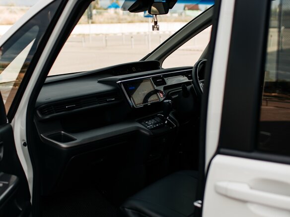 2018 Honda Stepwgn Spada V Рестайлинг, белый, 2799999 рублей - вид 17