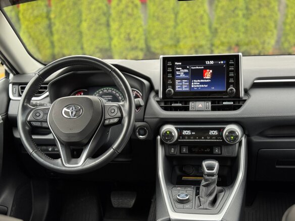 2022 Toyota RAV4 V (XA50), белый, 2790000 рублей - вид 9