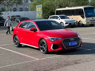 2022 Audi A3 Sportback 35 TFSI IV (8Y), пурпурный, 2100000 рублей, вид 3