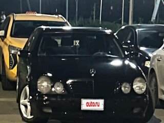 2001 Mercedes-Benz E-Класс 430 II (W210, S210) Рестайлинг, чёрный, 400000 рублей, вид 5