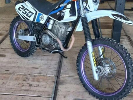 1993 Yamaha TT-R250, белый, 320000 рублей, вид 1