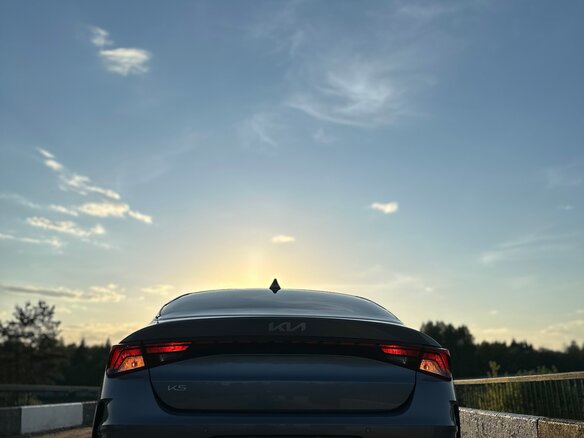 2023 Kia K5 III, серый, 2700000 рублей - вид 6