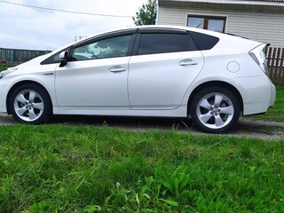 2010 Toyota Prius III (XW30), белый, 1150000 рублей, вид 3