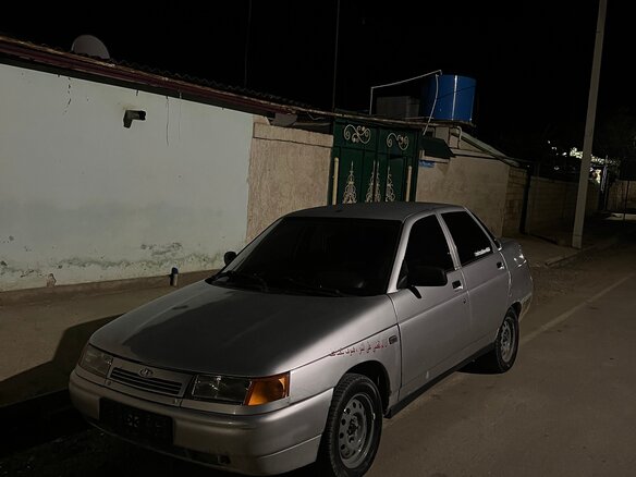 2003 Lada (ВАЗ) 2110, серебристый, 180000 рублей