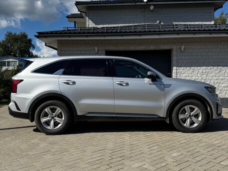 2020 Kia Sorento IV, серебристый, 2400000 рублей, вид 4