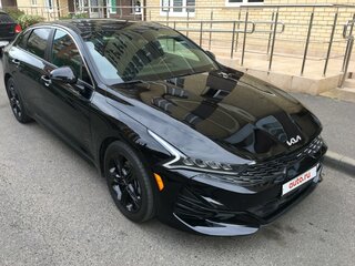 2021 Kia K5 III, чёрный, 2430000 рублей, вид 1