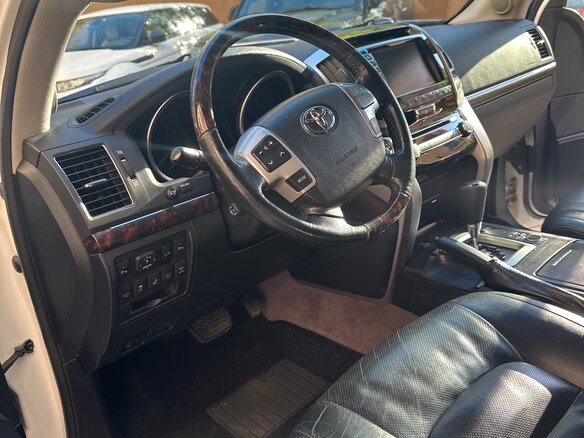 2014 Toyota Land Cruiser 200 Series Рестайлинг 1, белый, 3900000 рублей - вид 7