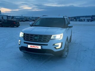 2017 Ford Explorer V Рестайлинг, белый, 2850000 рублей, вид 2