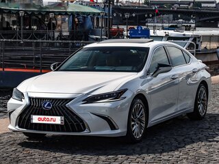2021 Lexus ES 300h VII Рестайлинг, белый, 5150000 рублей, вид 2