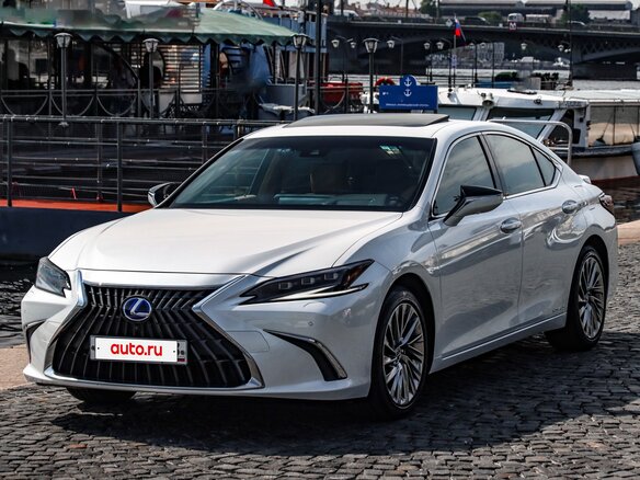 2021 Lexus ES 300h VII Рестайлинг, белый, 5150000 рублей - вид 1