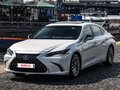 2021 Lexus ES 300h VII Рестайлинг, белый, 5150000 рублей - вид 1