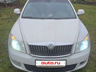 2013 Skoda Octavia II (A5) Рестайлинг, белый, 420000 рублей, вид 2