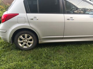 2011 Nissan Tiida I Рестайлинг, серебристый, 900000 рублей, вид 5
