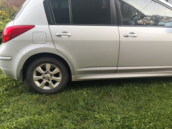 2011 Nissan Tiida I Рестайлинг, серебристый, 900000 рублей - вид 4