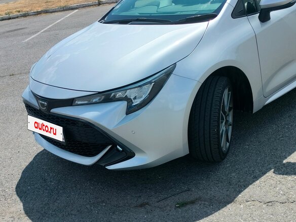 2021 Toyota Corolla Sport XII (E210), серебристый, 2000000 рублей