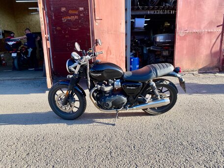 2016 Triumph Street Twin, чёрный, 559999 рублей, вид 2