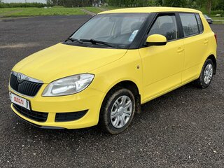2013 Skoda Fabia II Рестайлинг, жёлтый, 570000 рублей, вид 3