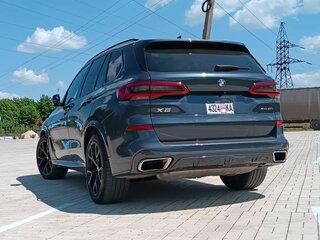 2019 BMW X5 50i IV (G05/G18), синий, 5500000 рублей, вид 4