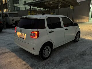 2018 Toyota Passo III, белый, 979000 рублей, вид 2