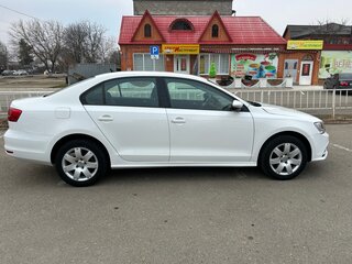 2015 Volkswagen Jetta VI Рестайлинг, белый, 925000 рублей, вид 2