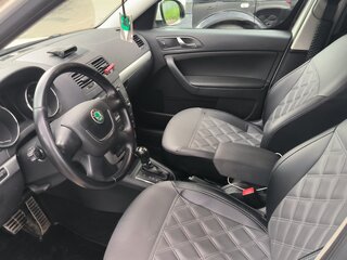 2012 Skoda Yeti I, белый, 999999 рублей, вид 5