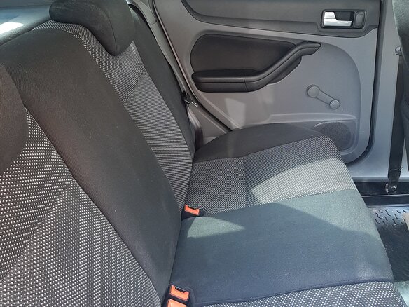 2011 Ford Focus II Рестайлинг, белый - вид 3