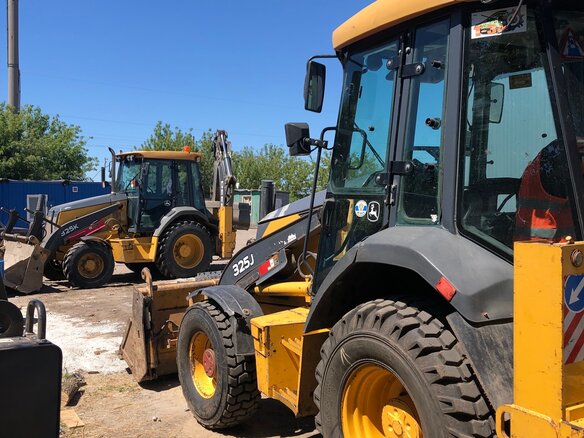 2011 John Deere 325J
