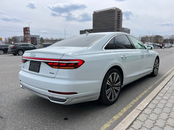 2018 Audi A8 Long 60 TFSI IV (D5), белый, 6888888 рублей - вид 9