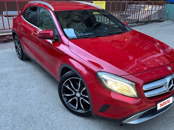 2014 Mercedes-Benz GLA 250 I (X156), красный, 2100000 рублей - вид 3
