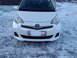 2012 Toyota Ractis II, белый, 980000 рублей, вид 3