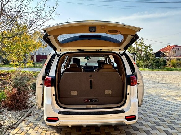 2018 Kia Carnival III, белый, 2790000 рублей - вид 16