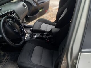 2015 Kia Ceed II Рестайлинг, серебристый, 950000 рублей, вид 3
