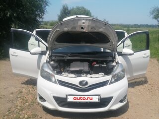 2012 Toyota Vitz III (XP130), белый, 580000 рублей, вид 2