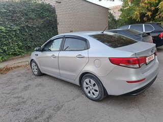 2016 Kia Rio III Рестайлинг, серебристый, 1200000 рублей, вид 4