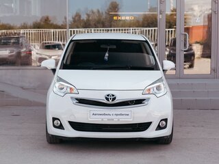 2016 Toyota Ractis II, белый, 940000 рублей, вид 2