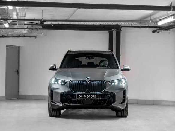 2024 BMW X5 40d IV (G05/G18) Рестайлинг, серый - вид 1