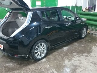 2012 Nissan Leaf I (ZE0/AZE0), чёрный, 700000 рублей, вид 3