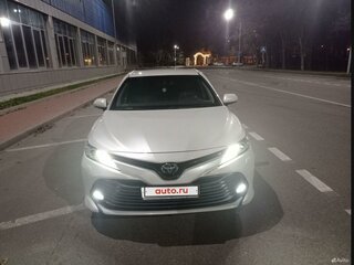 2018 Toyota Camry VIII (XV70), белый, 2700000 рублей, вид 1