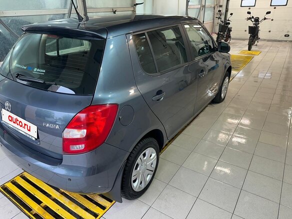 2013 Skoda Fabia II Рестайлинг, серый - вид 1