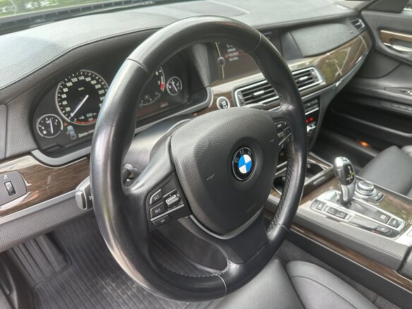 2012 BMW 7 серии Long 740Li V (F01/F02/F04), чёрный, 1700000 рублей - вид 10