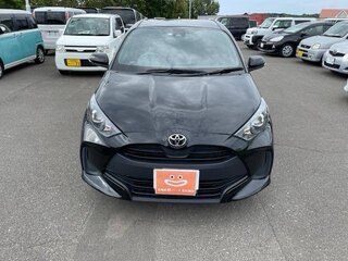 2021 Toyota Yaris IV, чёрный, 1190000 рублей, вид 2