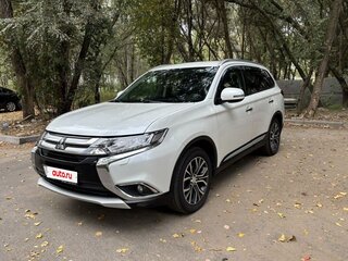 2015 Mitsubishi Outlander III Рестайлинг 2, белый, 2100000 рублей, вид 3