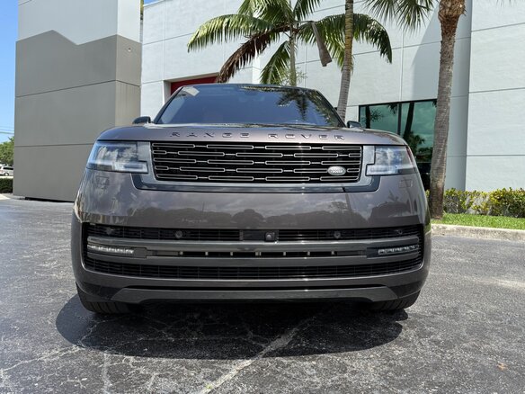 2022 Land Rover Range Rover P400 MHEV V, серый, 16463519 рублей - вид 2