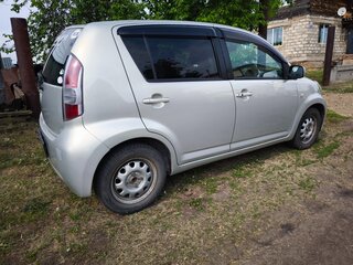 2005 Toyota Passo I (C10), серебристый, 580000 рублей, вид 2