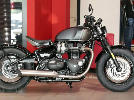 2023 Triumph Bonneville Bobber, серый, 1840000 рублей, вид 1