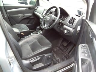 2013 Volkswagen Sharan II, серебристый, 1255000 рублей, вид 2