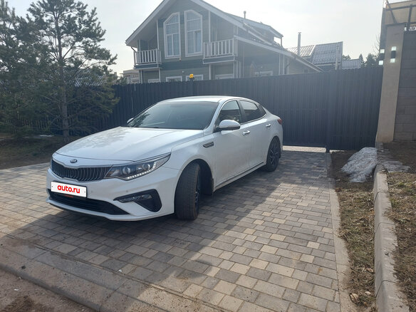 2019 Kia Optima IV Рестайлинг, белый, 2000000 рублей - вид 1