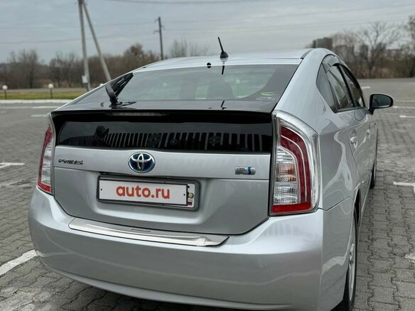 2012 Toyota Prius III Рестайлинг (XW30), серебристый, 1250000 рублей - вид 10