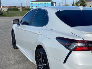 2023 Toyota Camry US Market VIII (XV70) Рестайлинг, белый, 3450000 рублей, вид 3