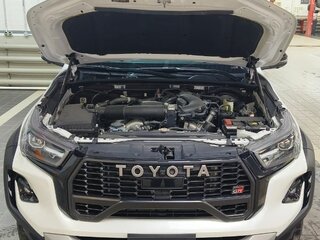 2023 Toyota Hilux VIII Рестайлинг 2, белый, 8000000 рублей, вид 2
